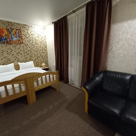 Готель River House Umanʼ エクステリア 写真