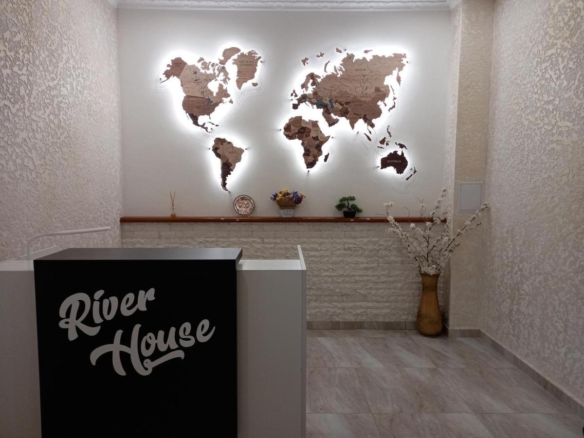 Готель River House Umanʼ エクステリア 写真