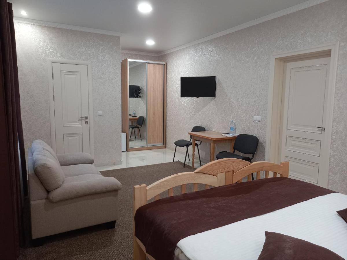 Готель River House Umanʼ エクステリア 写真