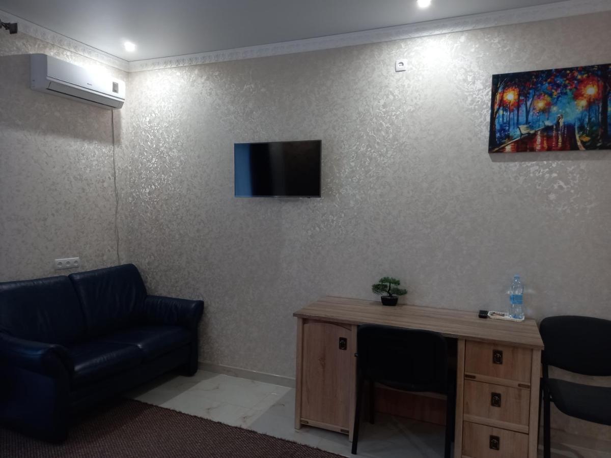 Готель River House Umanʼ エクステリア 写真