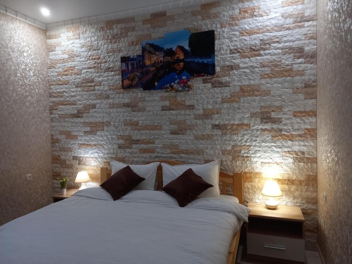 Готель River House Umanʼ エクステリア 写真