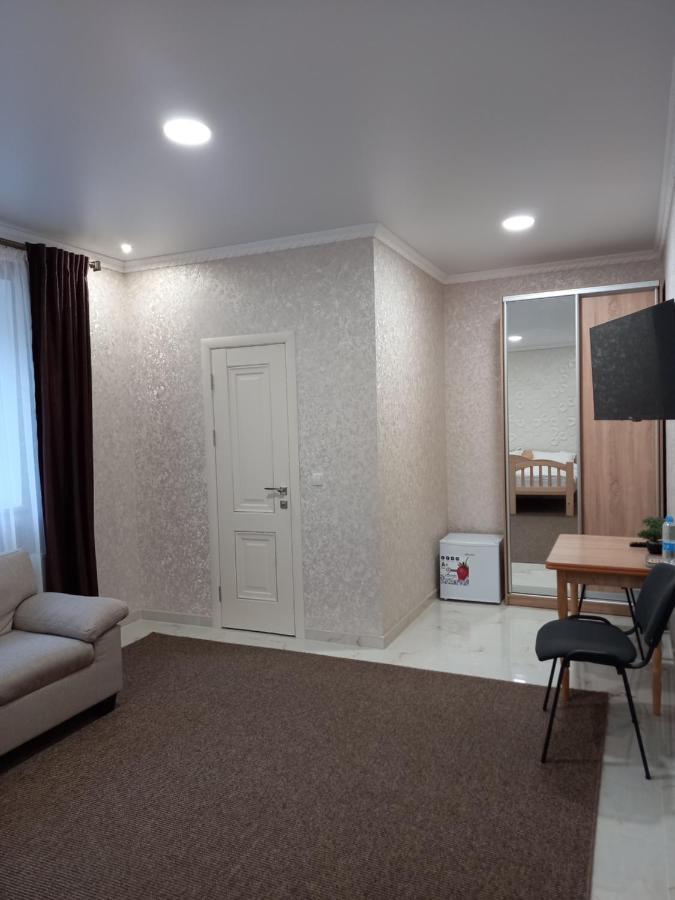 Готель River House Umanʼ エクステリア 写真