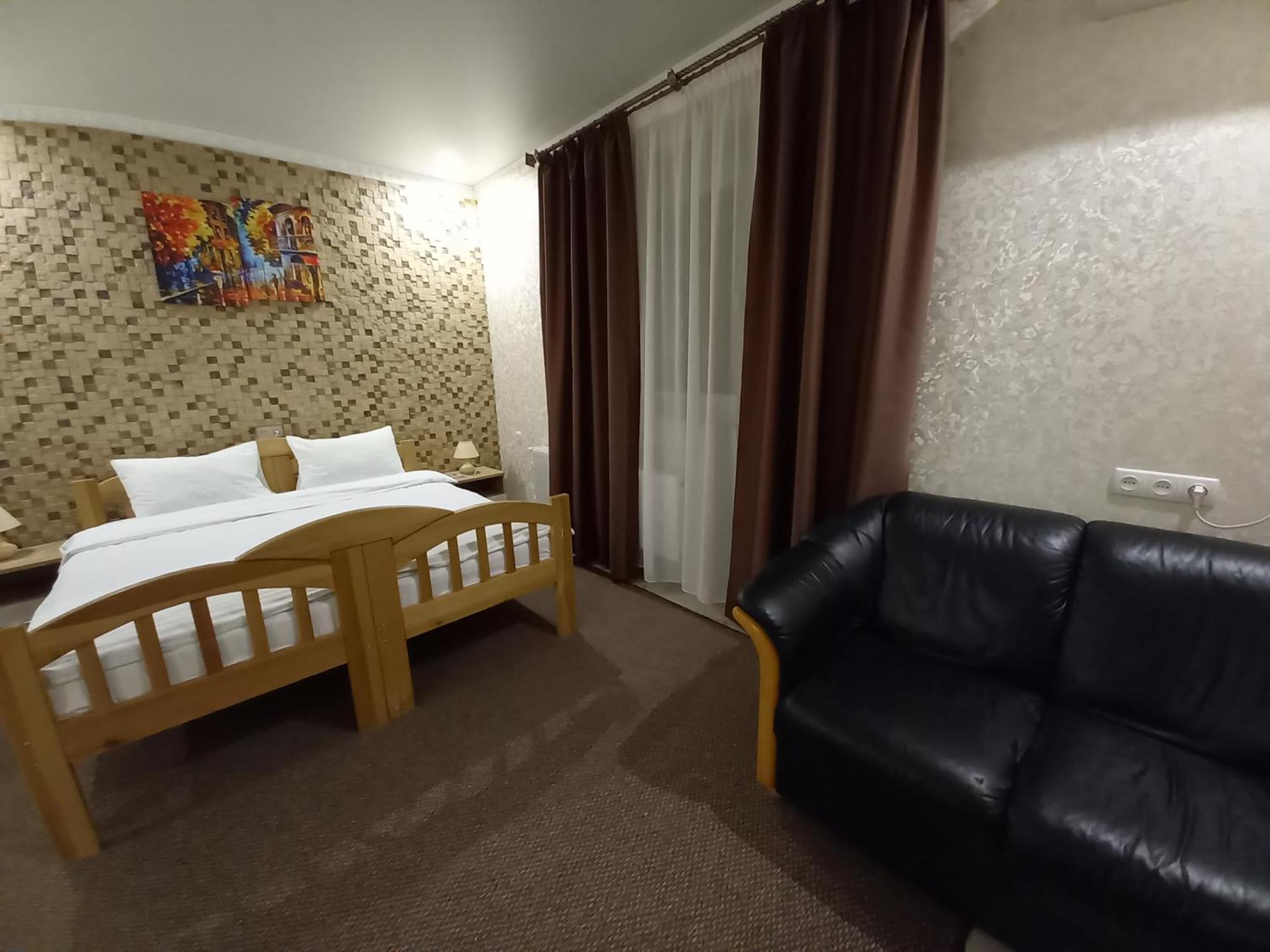 Готель River House Umanʼ エクステリア 写真