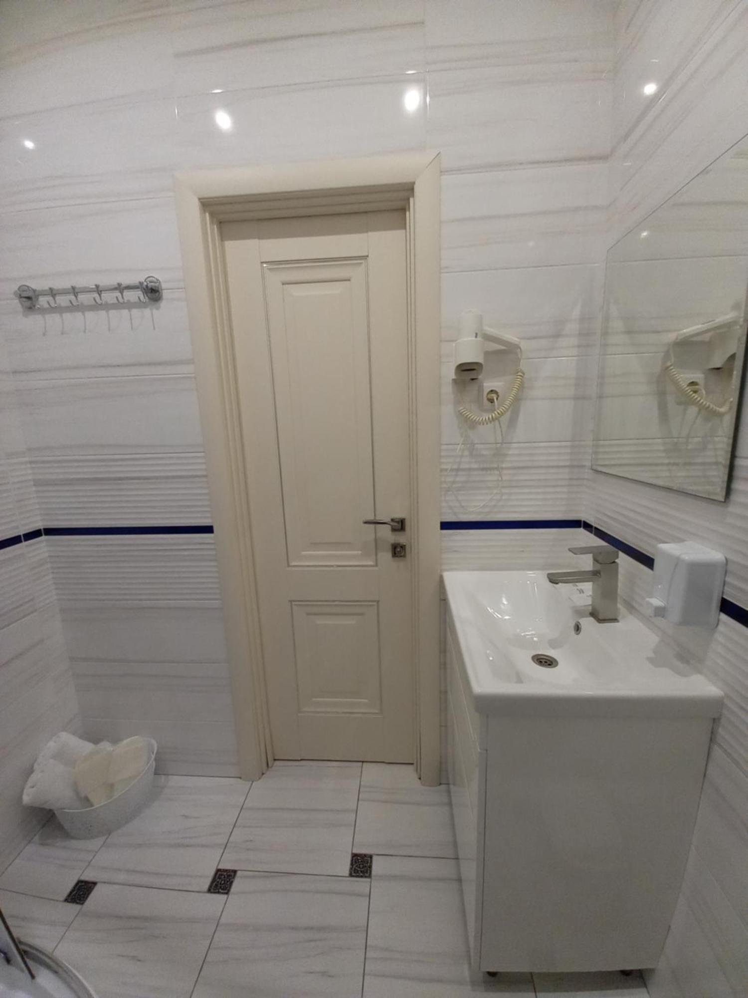Готель River House Umanʼ エクステリア 写真