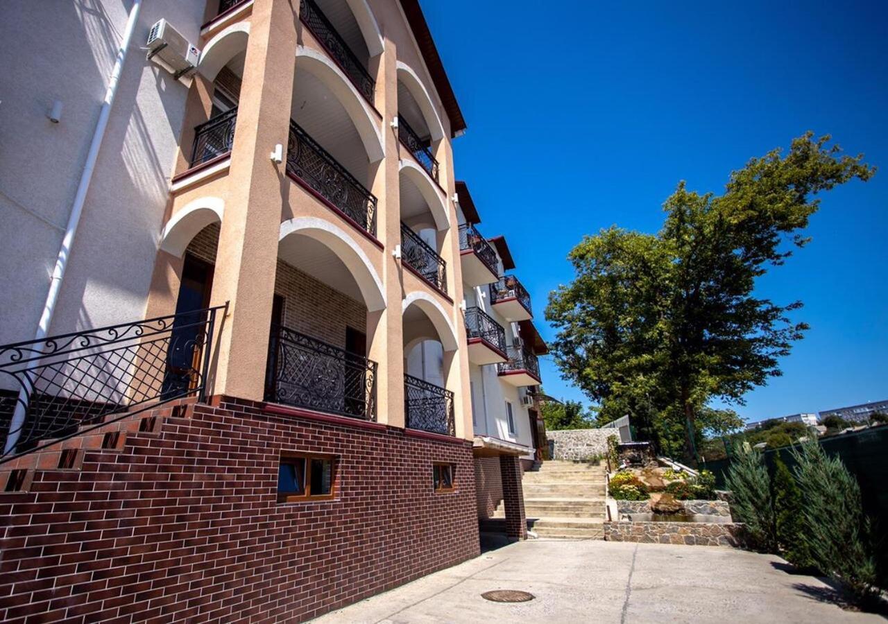 Готель River House Umanʼ エクステリア 写真