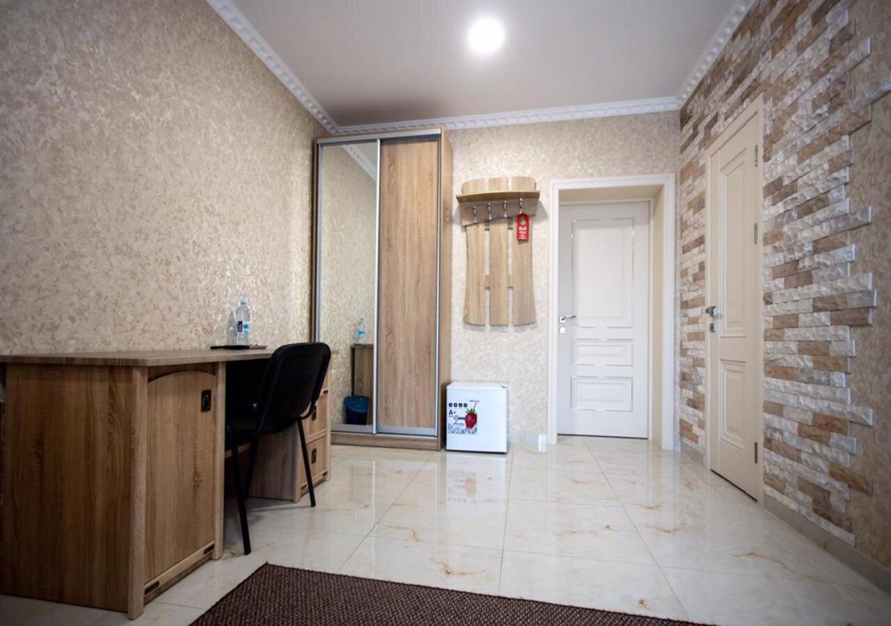 Готель River House Umanʼ エクステリア 写真