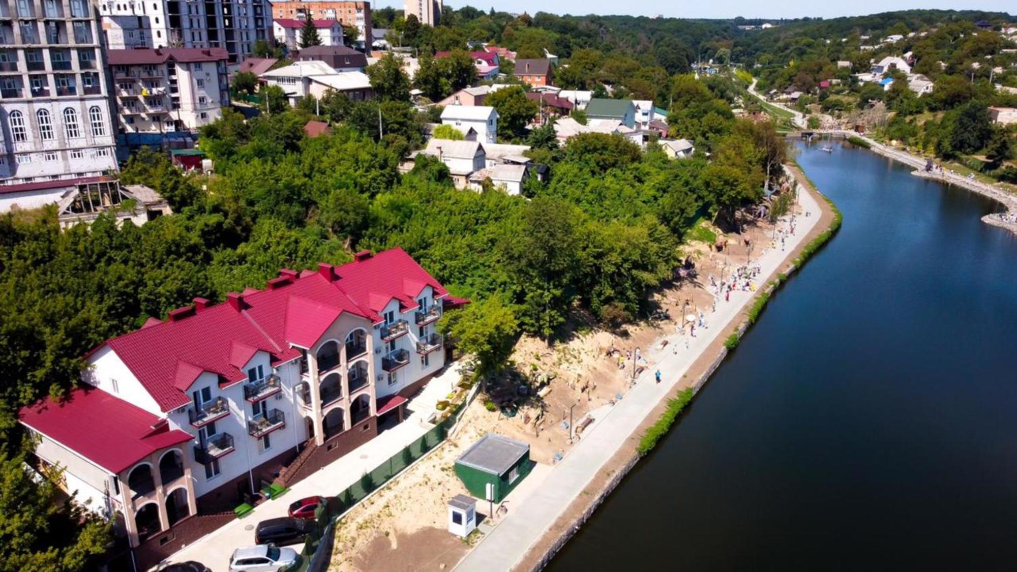 Готель River House Umanʼ エクステリア 写真