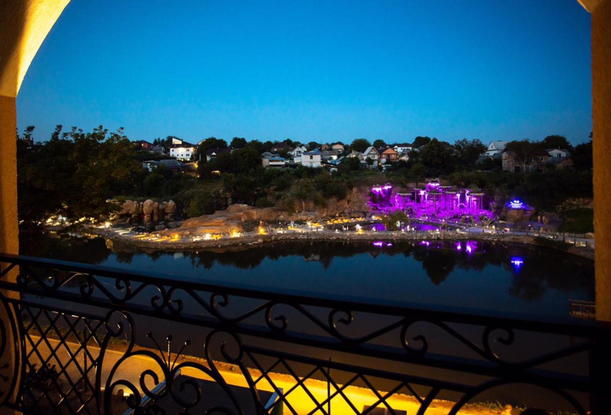 Готель River House Umanʼ エクステリア 写真